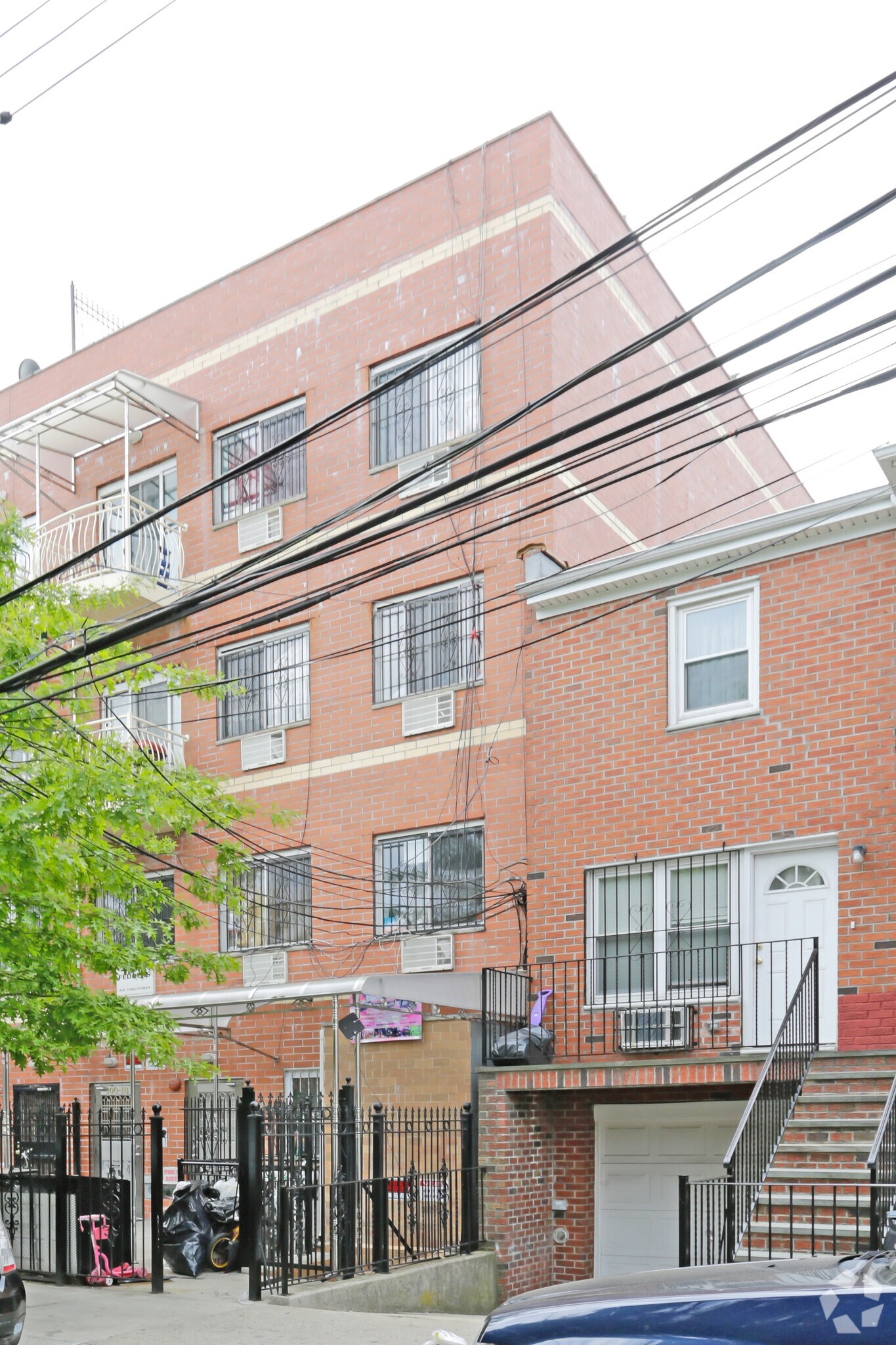 10018 40th Rd, Corona, NY à vendre Photo principale– Image 1 sur 16