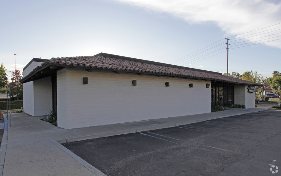 299 S Randolph Ave, Brea, CA à louer - Photo de l’immeuble – Image 2 sur 2