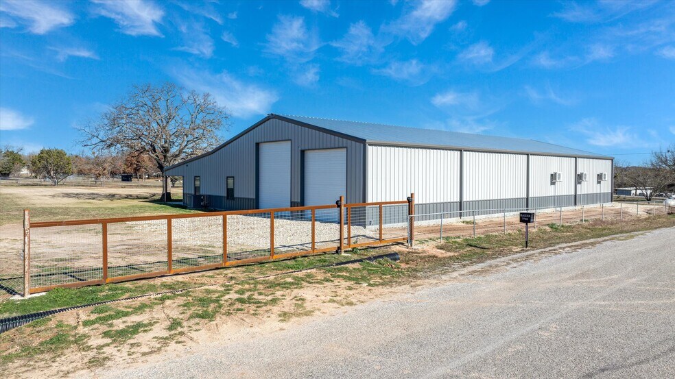 7703 Prairie Creek Ln, Tolar, TX à vendre - Photo principale – Image 1 sur 45