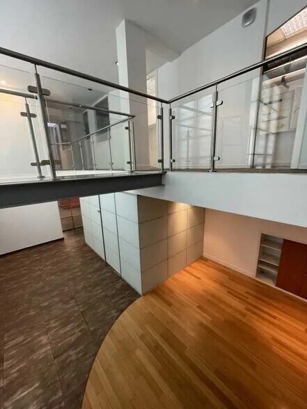Bureau dans Gentilly à louer - Photo de l’immeuble – Image 1 sur 17
