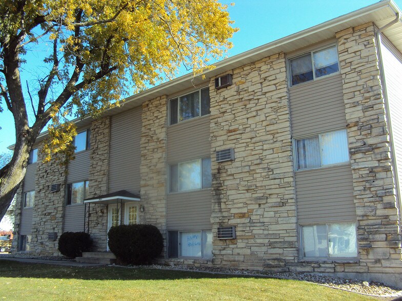 901 S 11th St, Marion, IA à vendre - Photo de l’immeuble – Image 2 sur 8