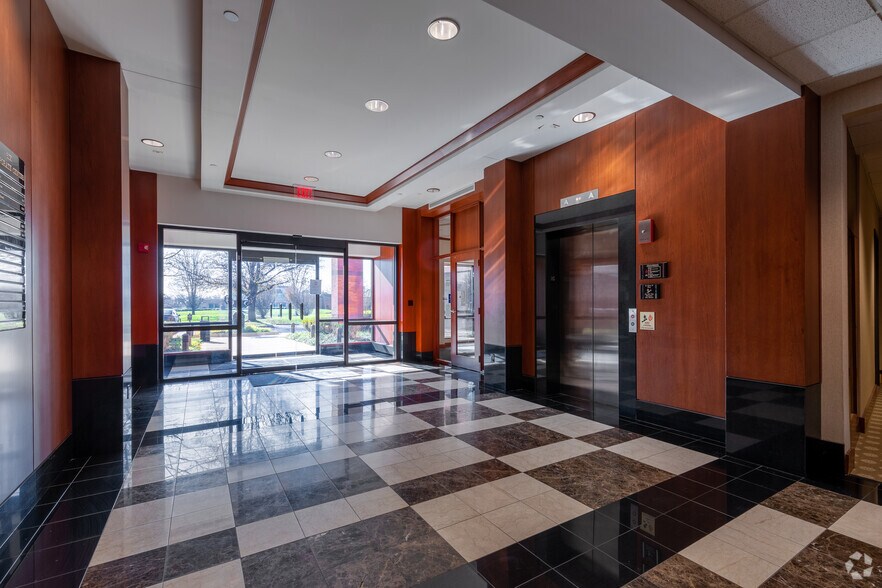 9780 Ormsby Station Rd, Louisville, KY à louer - Hall d’entrée – Image 2 sur 22