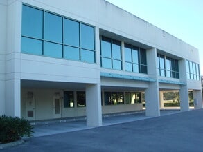 3500 SW Corporate Pky, Palm City, FL à louer Photo de l’immeuble– Image 2 sur 4
