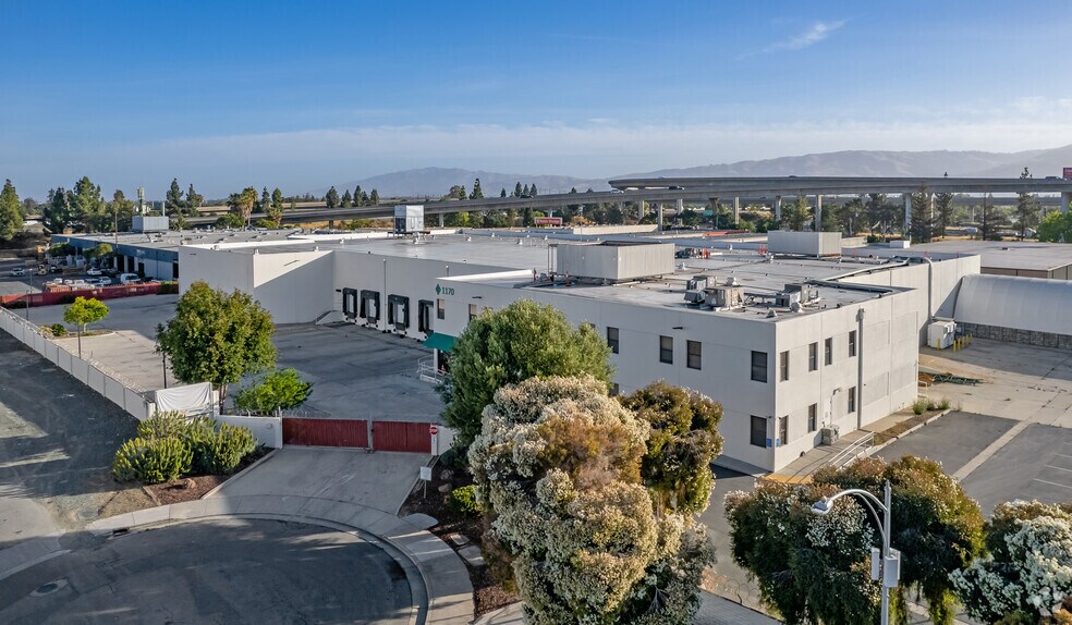 1130-1170 Olinder Ct, San Jose, CA à louer - Photo de l’immeuble – Image 2 sur 9