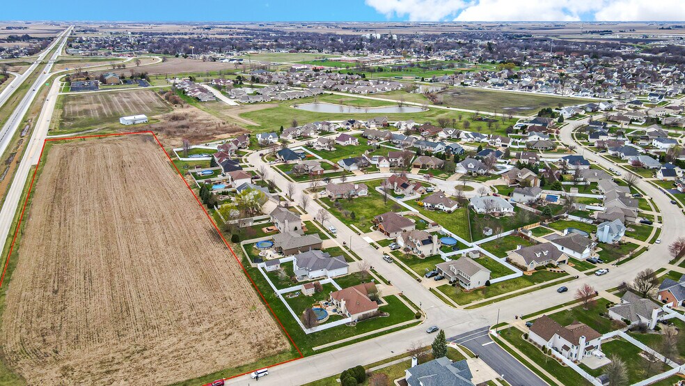 1051 S Cypress Dr, Manteno, IL à vendre - Photo de l’immeuble – Image 2 sur 5