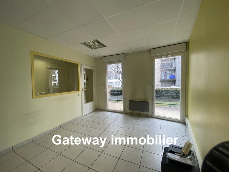 Industriel/Logistique dans Clermont-Ferrand à vendre - Photo de l’immeuble – Image 3 sur 11