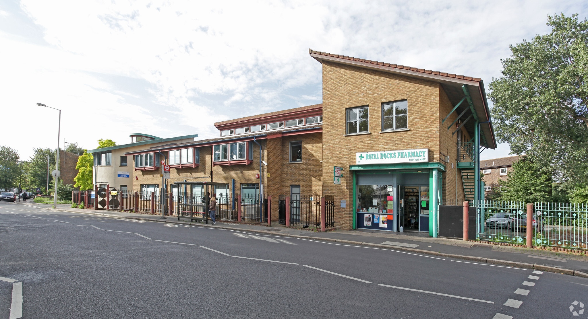 21-23 East Ham Manor Way, Londres à louer Photo principale– Image 1 sur 5