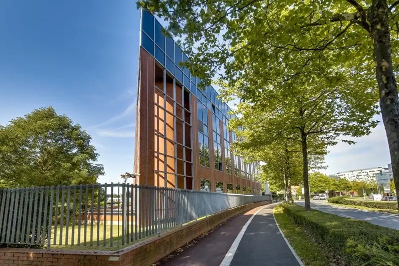 38 Boulevard Paul Cézanne, Guyancourt à louer - Photo de l’immeuble – Image 2 sur 9