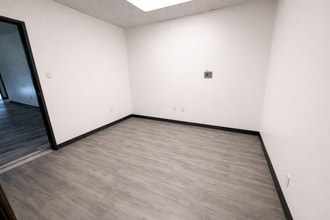 1504 Brookhollow Dr, Santa Ana, CA à louer Photo intérieure– Image 1 sur 3