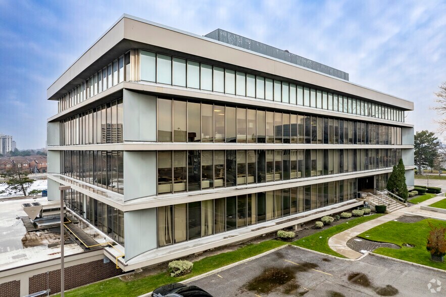 39 Wynford Dr, Toronto, ON à louer - Photo de l’immeuble – Image 1 sur 4