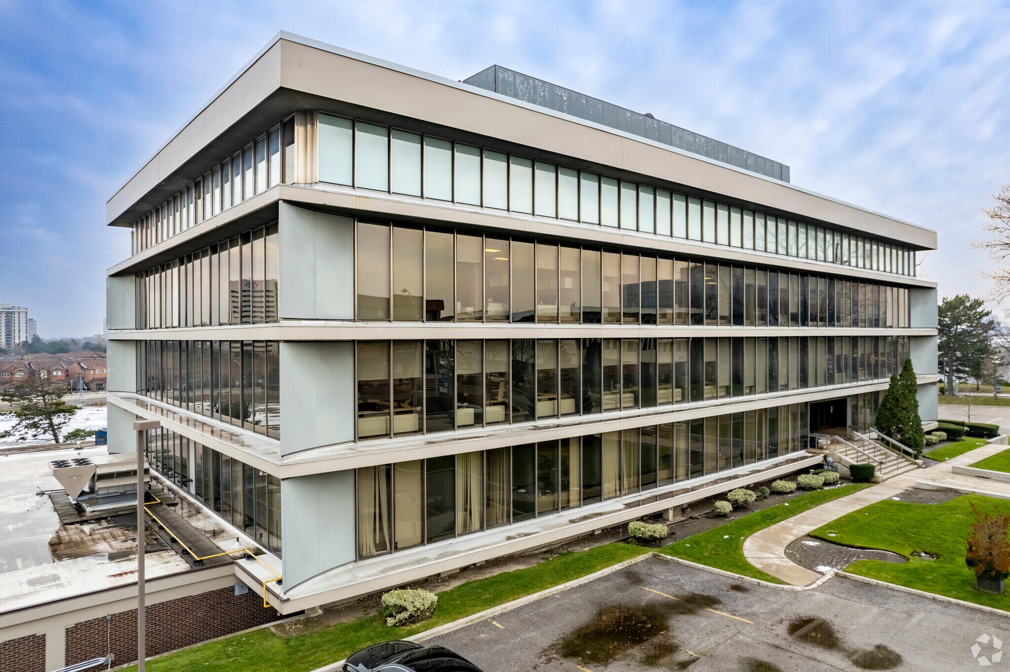 39 Wynford Dr, Toronto, ON à louer Photo de l’immeuble– Image 1 sur 5