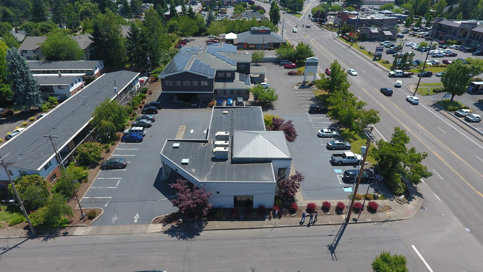 2710 Commercial St SE, Salem, OR à louer - Photo de l’immeuble – Image 3 sur 8