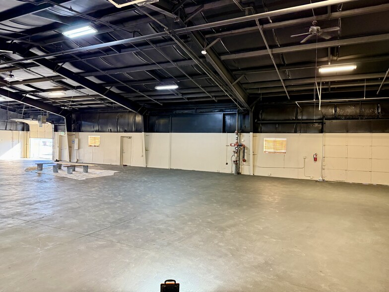22 Cash Dr, Mound House, NV à louer - Photo de l’immeuble – Image 3 sur 12