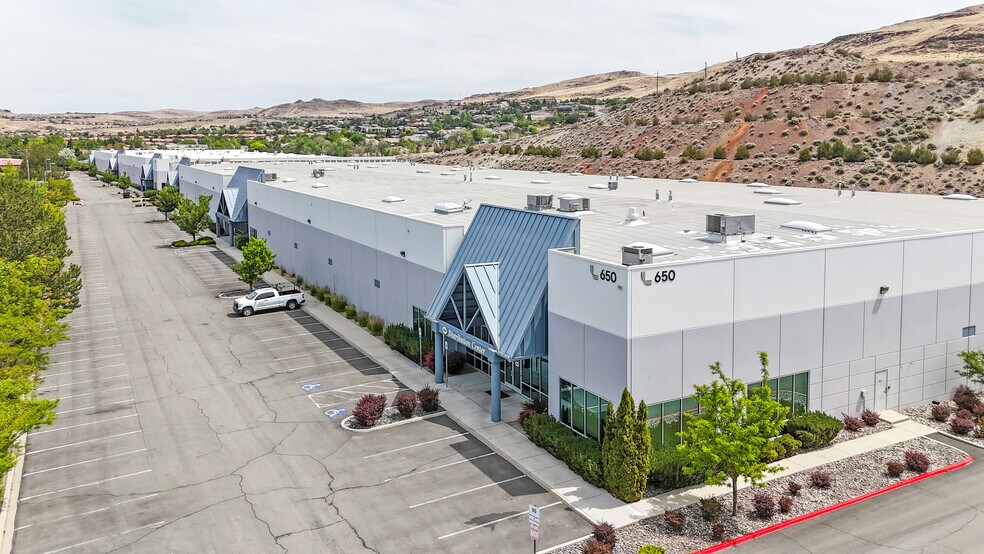 650 Vista Blvd, Sparks, NV à louer - Photo de l’immeuble – Image 2 sur 6