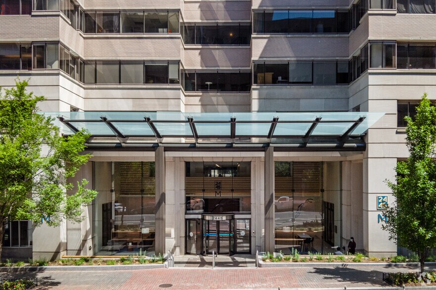 2445 M St NW, Washington, DC à louer - Photo de l’immeuble – Image 3 sur 16