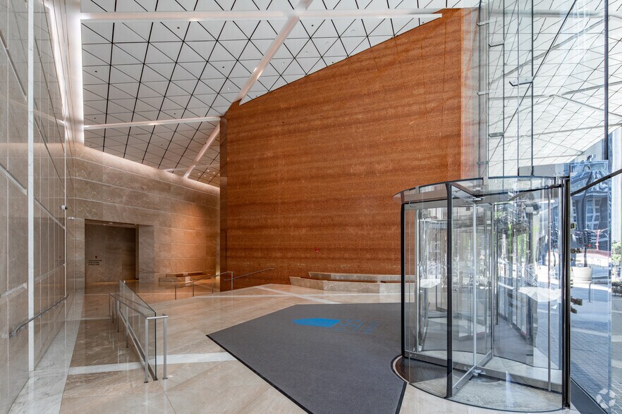 155 N Wacker Dr, Chicago, IL à louer - Hall d’entrée – Image 2 sur 3