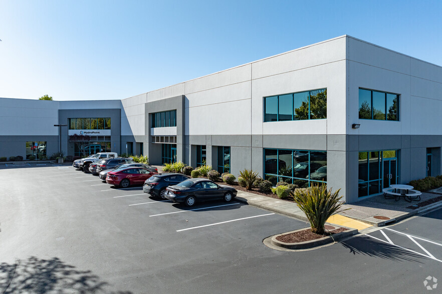 1690-1740 Corporate Cir, Petaluma, CA à louer - Photo de l’immeuble – Image 2 sur 7