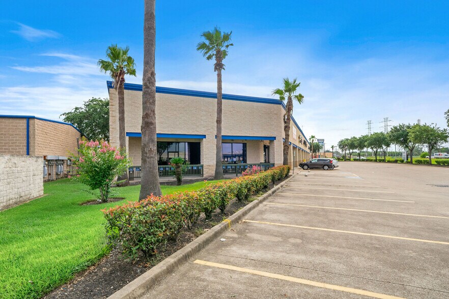 15255 Gulf Fwy, Houston, TX à louer - Photo de l’immeuble – Image 2 sur 10