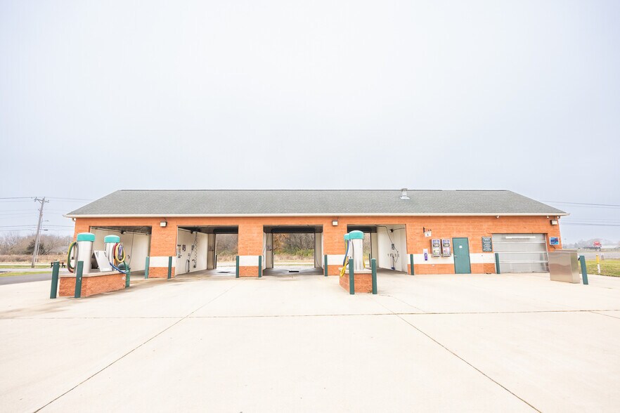 2 Car Wash-Portfolio portefeuille de 2 biens à vendre sur LoopNet.fr - Photo de l’immeuble – Image 2 sur 12