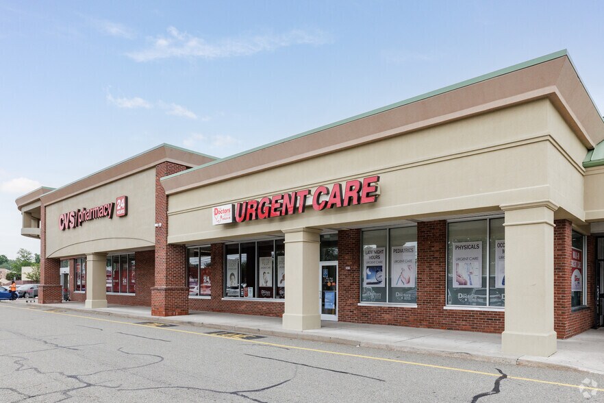 790-800 Bloomfield Ave, West Caldwell, NJ à louer - Photo de l’immeuble – Image 3 sur 5