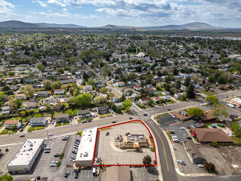325 Torbett St, Richland, WA à louer - Photo de l’immeuble – Image 2 sur 15