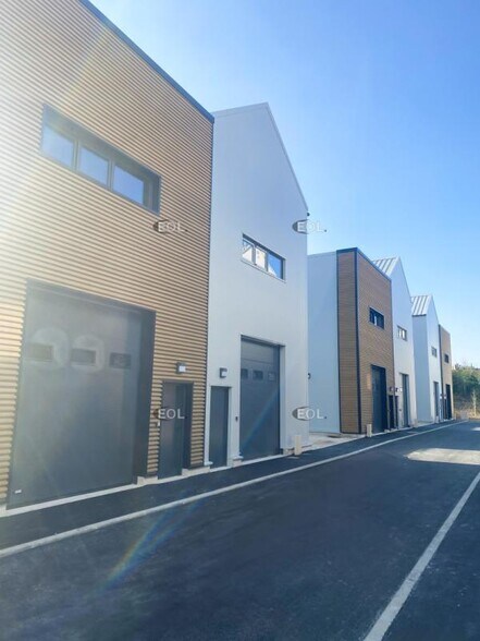 Local d’activités dans Bagnolet à louer - Photo de l’immeuble – Image 1 sur 10