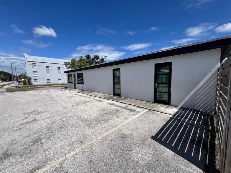 1713 N Albany Ave, Tampa, FL à louer - Photo de l’immeuble – Image 3 sur 11