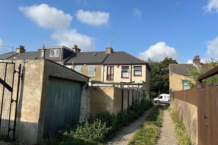 101A Sun Ln, Gravesend à vendre - Photo de l’immeuble – Image 2 sur 4
