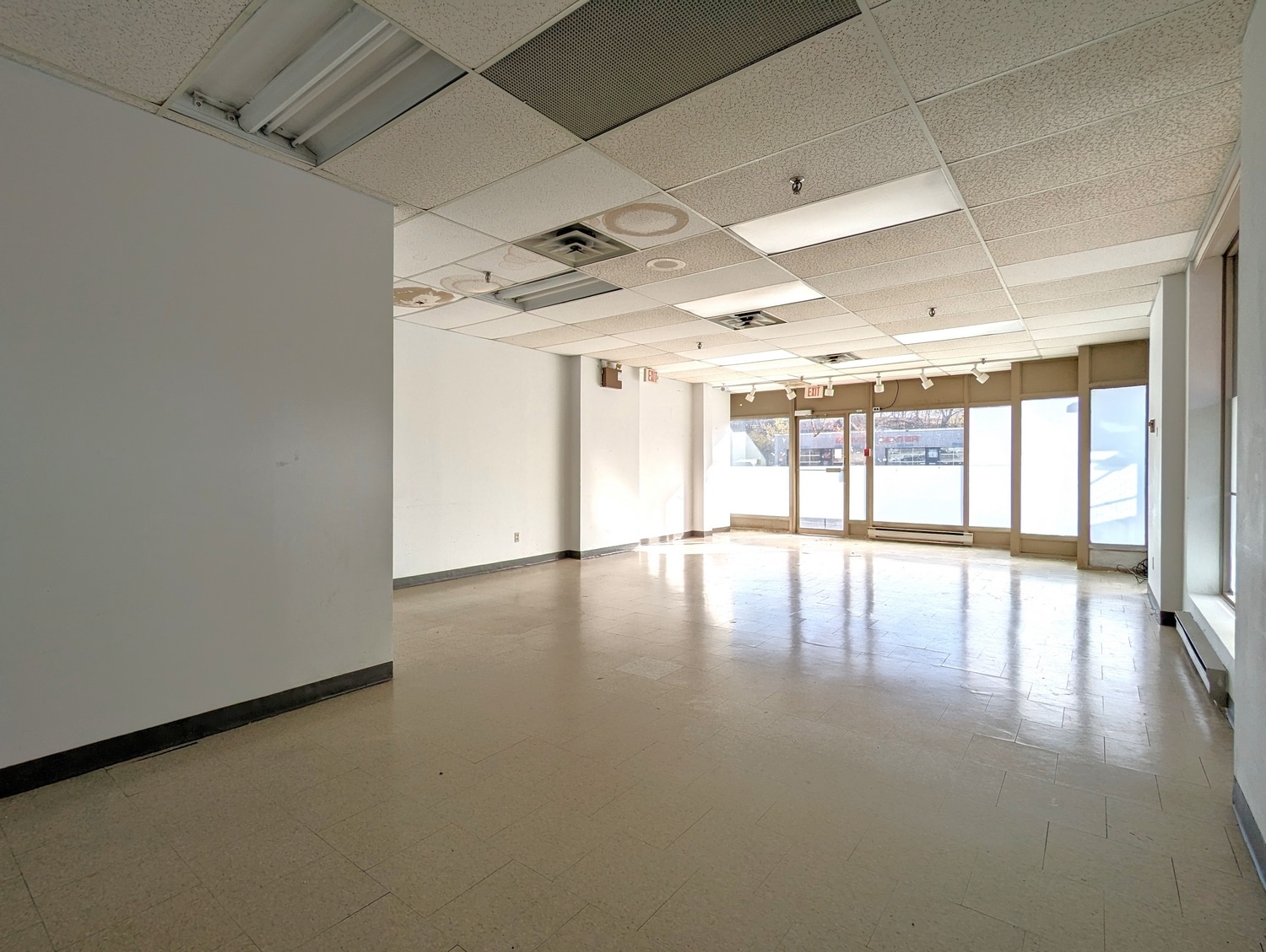 2468 W Eglinton Ave, Toronto, ON à louer Photo intérieure– Image 1 sur 5