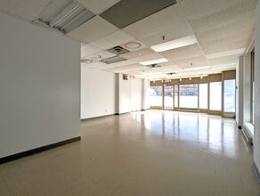 2468 W Eglinton Ave, Toronto, ON à louer Photo intérieure– Image 1 sur 5