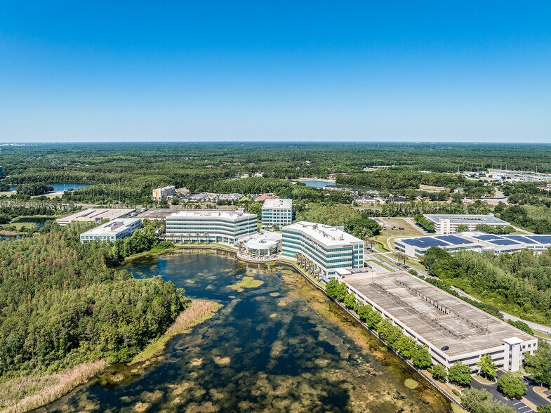 8125 Highwoods Palm Way, Tampa, FL à vendre - Photo de l’immeuble – Image 3 sur 20