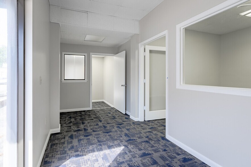 811 Manatee Ave W, Bradenton, FL à louer - Photo intérieure – Image 1 sur 7