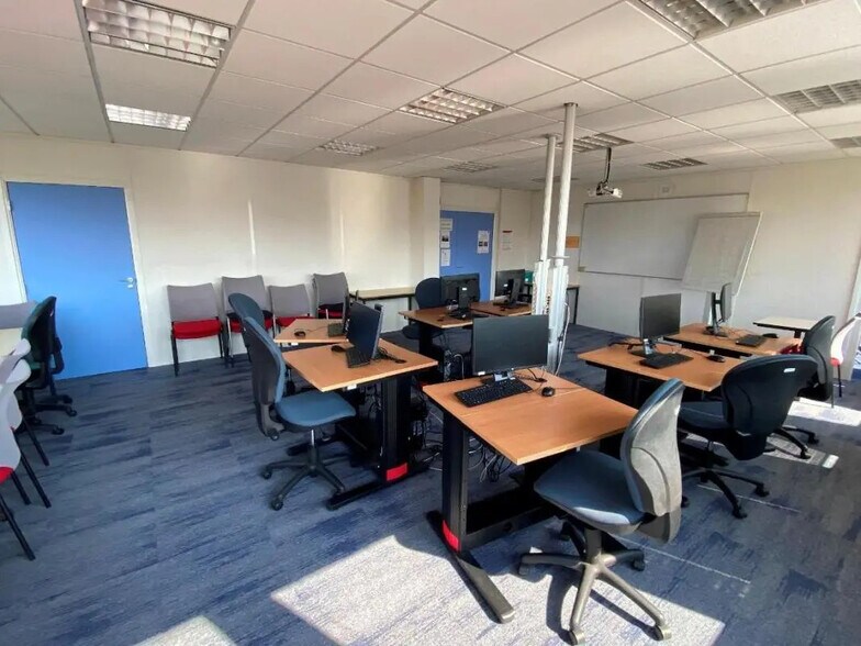 Bureau dans Évry-Courcouronnes à louer - Photo intérieure – Image 2 sur 9