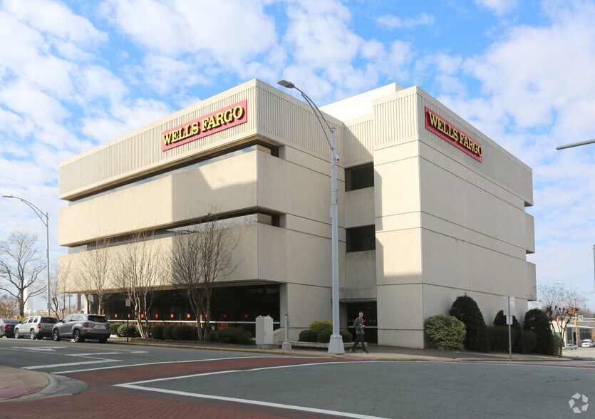 500 S Main St, Burlington, NC à louer - Photo de l’immeuble – Image 1 sur 17