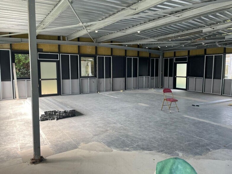 Local d’activités dans Moussy-le-Neuf à louer - Photo de l’immeuble – Image 2 sur 11