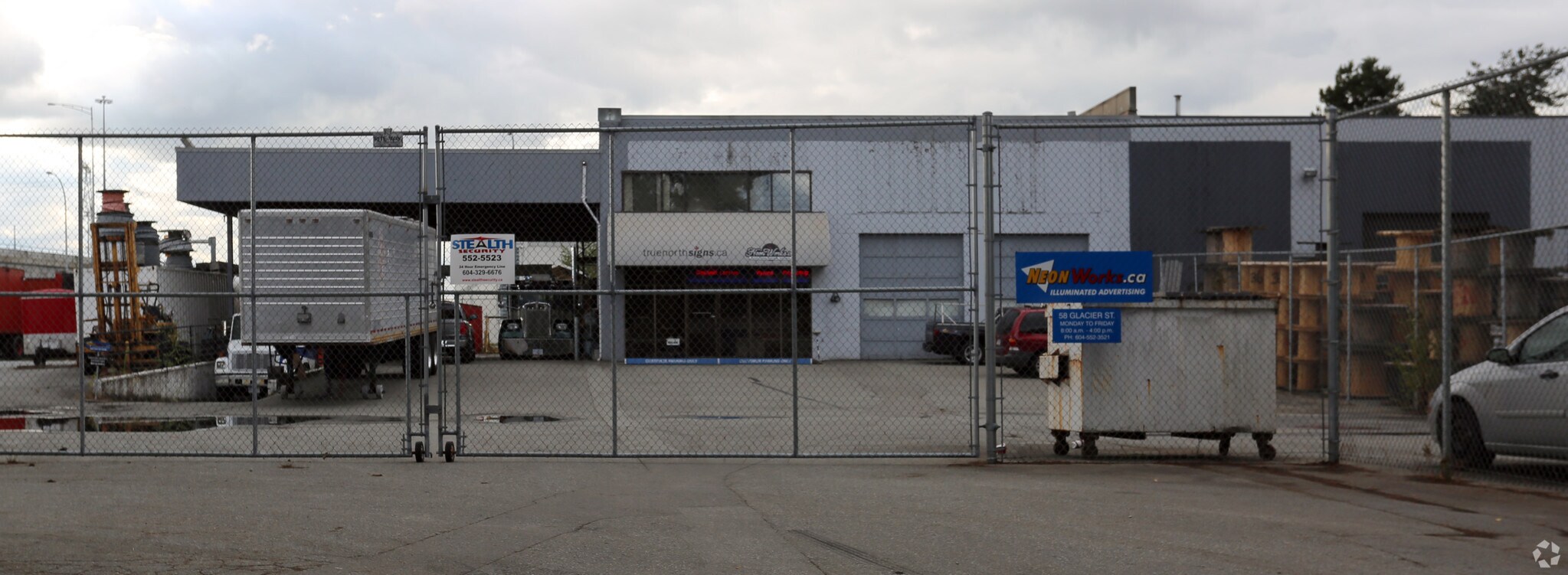 70 Glacier St, Coquitlam, BC à louer Photo de l’immeuble– Image 1 sur 5