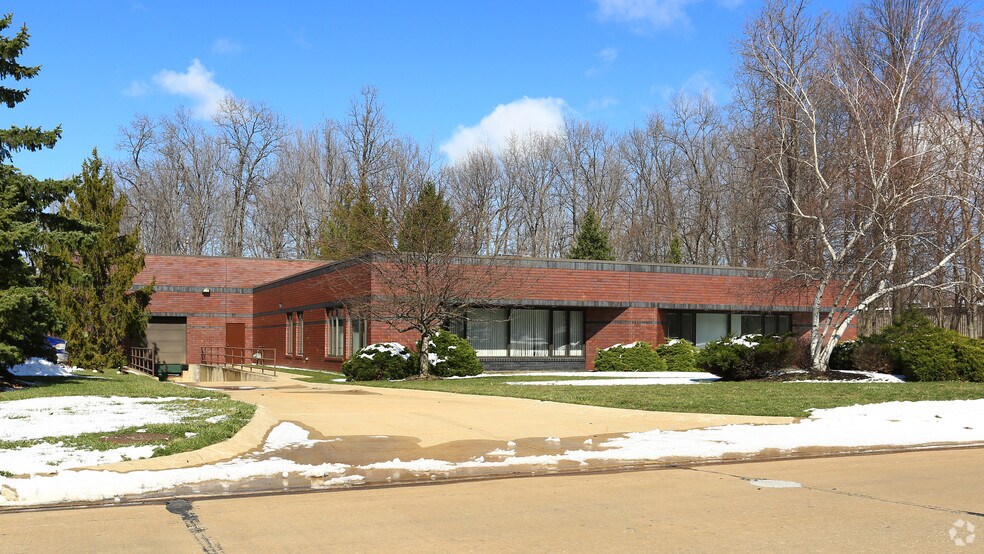 38227 Western Pky, Willoughby, OH à louer - Photo de l’immeuble – Image 2 sur 8