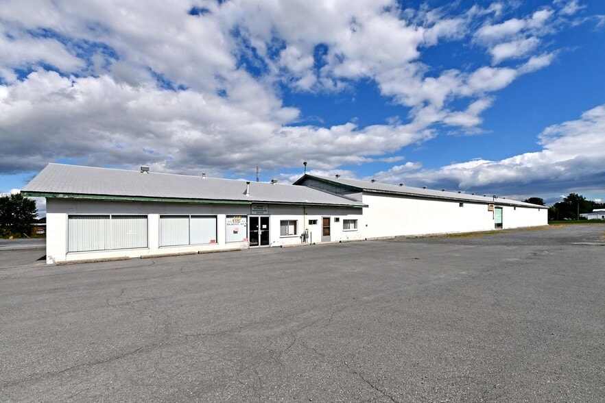 115 Balmoral Av, Cornwall, ON à louer - Photo de l’immeuble – Image 3 sur 10