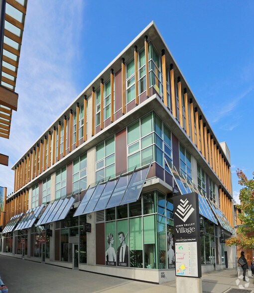 1233-1277 Lynn Valley Rd, North Vancouver District, BC à louer - Photo de l’immeuble – Image 2 sur 3