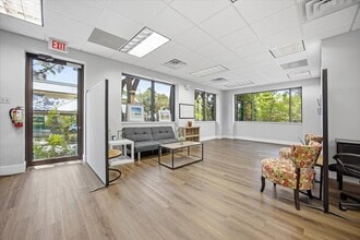 8702 Perimeter Park Blvd, Jacksonville, FL à louer Photo intérieure– Image 2 sur 12