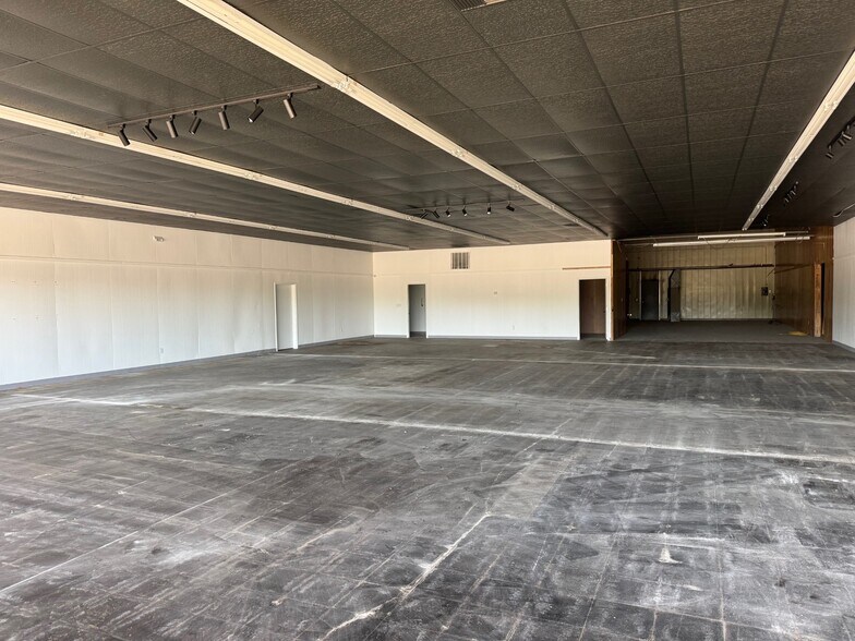 304 W Mcartor Rd, Dodge City, KS à louer - Photo de l’immeuble – Image 3 sur 3