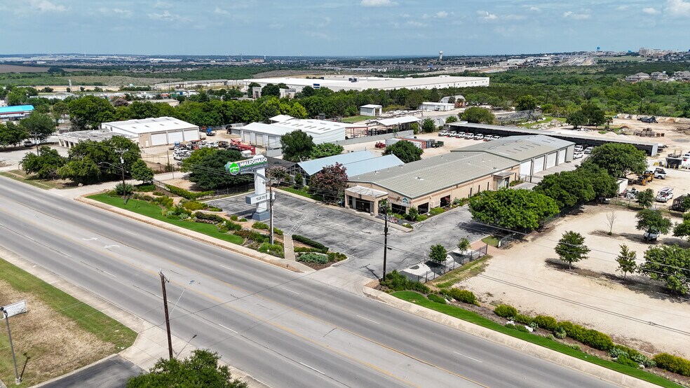 16348 Nacogdoches Rd, San Antonio, TX à louer - Photo de l’immeuble – Image 2 sur 4