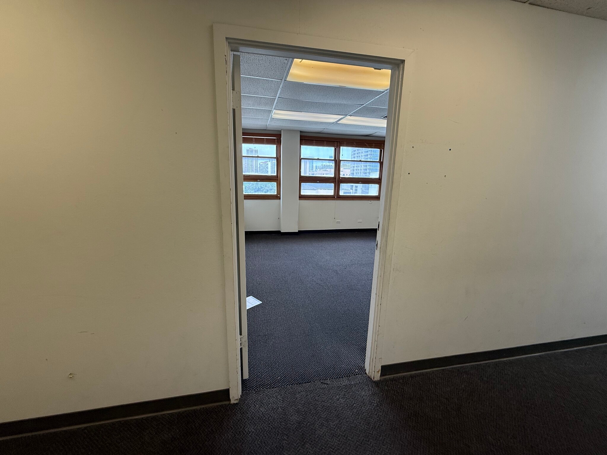 307 Lewers St, Honolulu, HI à louer Photo intérieure– Image 1 sur 9