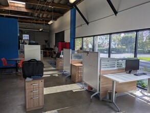 2205 Faraday Ave, Carlsbad, CA à louer Photo de l’immeuble– Image 1 sur 8