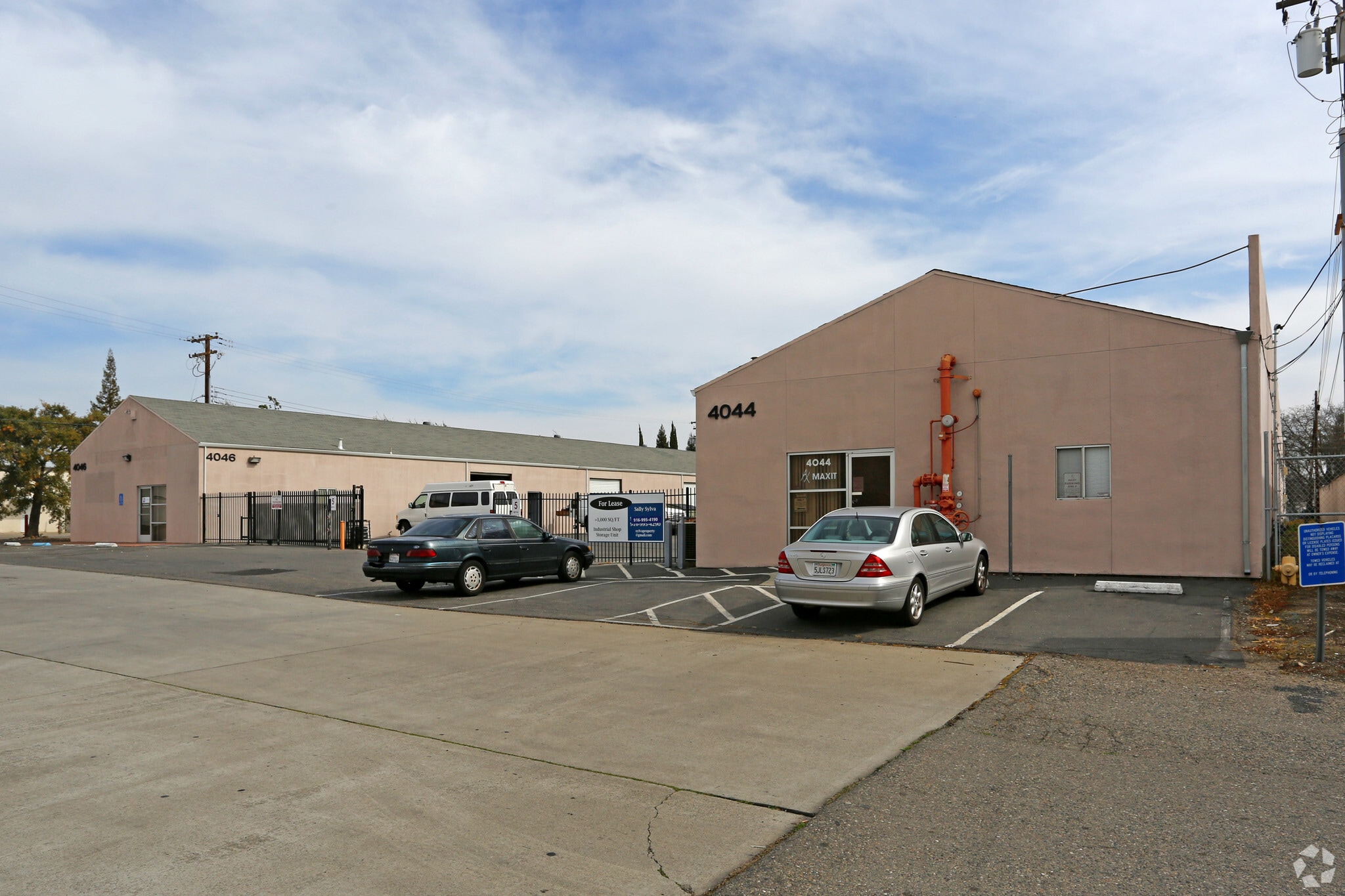 4044-4046 Wayside Ln, Carmichael, CA à louer Photo principale– Image 1 sur 7