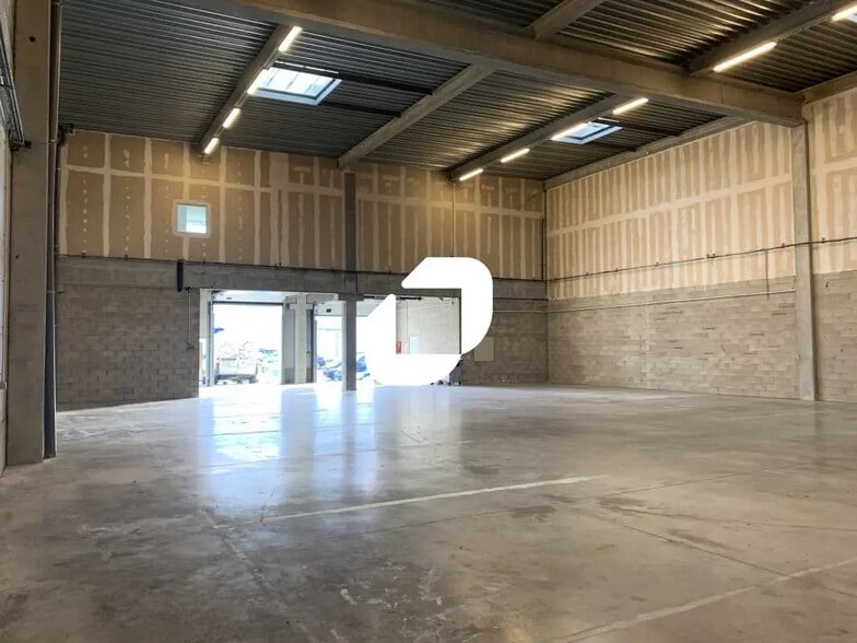 Local d’activités dans BOIS-D'ARCY à louer - Photo intérieure – Image 3 sur 18