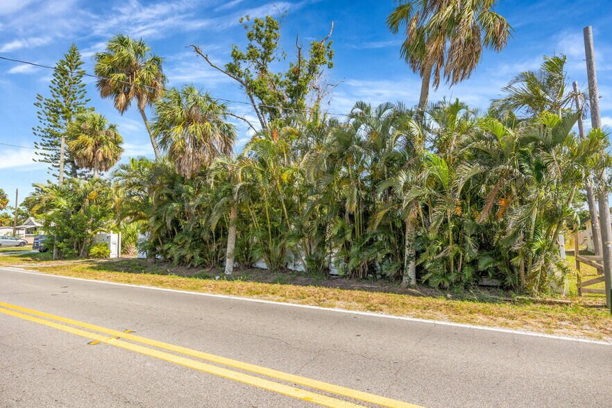 826 W Shell Point Rd, Ruskin, FL à vendre - Photo de l’immeuble – Image 3 sur 20