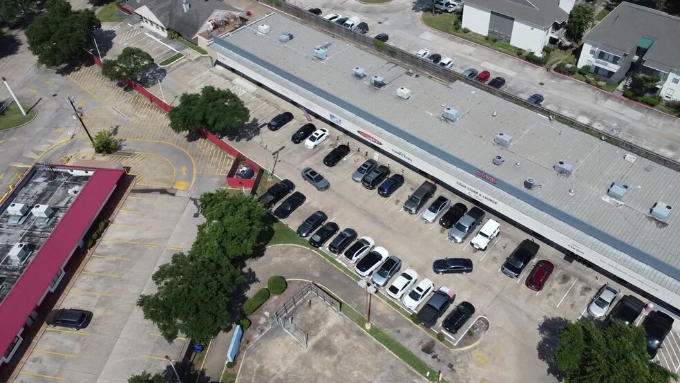 9211-9295 S Main St, Houston, TX à louer - Vidéo sur l’annonce professionnelle – Image 2 sur 20