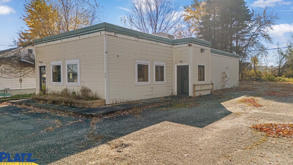 438 E Main St, Andover, OH à louer - Photo de l’immeuble – Image 2 sur 14