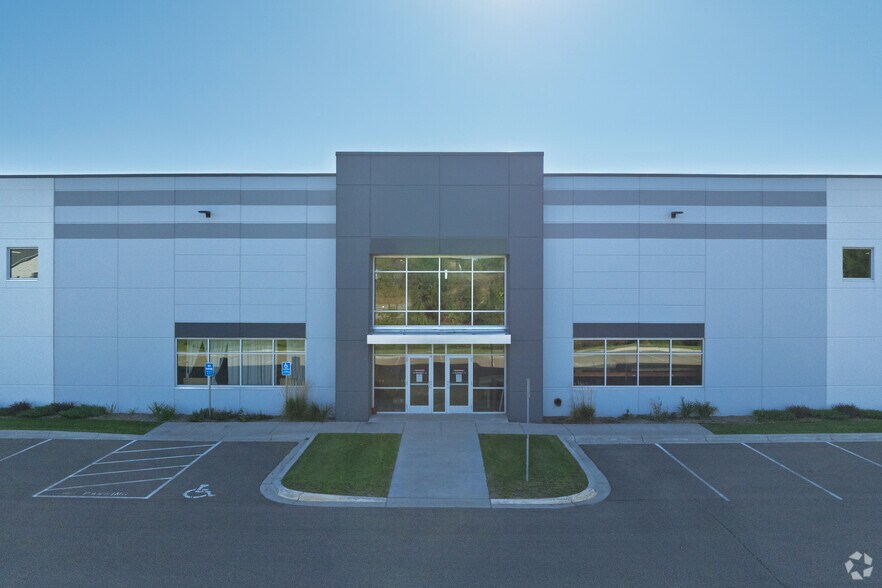 8300 Courthouse Blvd, Inver Grove Heights, MN à vendre - Photo de l’immeuble – Image 3 sur 4